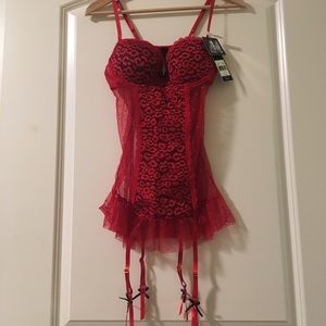 Daisy Fuentes Red Chemise Garter ser